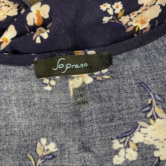 Floral Top - Picture 4 of 4